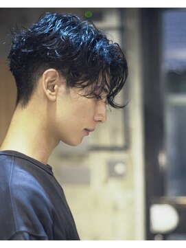 アットラブ バイ ベル(at'LAV by Belle) 前下がりセンターパート/ツーブロック/シャドウパーマ/ウルフ