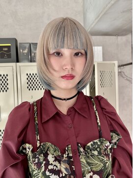 パーク(PAAQ) ダブルカラー&ブリーチレイヤーボブインナーカラーホワイト水色