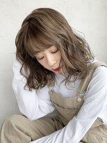 アイティー バイ アルバム 中野店(IT by ALBUM)&nbsp;ミディアム波打ちウェーブ_外ハネボブアッシュブラウン_36570