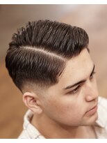 ローカルボンドカットクラブ(LOCAL BOND CUT CLUB)&nbsp;外国人風　BARBER　STYLE　フェードカット