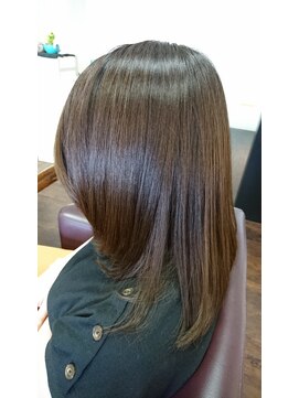 オズ エフ(ｏｚ ｆ［e・f］) セミロングシャギースタイル＋アッシュカラー