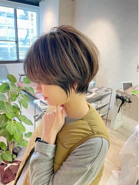 コワファーストナガサキシャンプーボーイ(COIFF1RST NAGASAKI SHAMPOO BOY) 大人可愛い20代30代40代黒髪前下がりショートボブ丸みショート◎