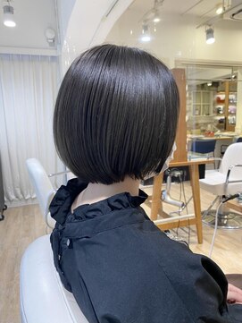 ネオリーブ チロル 横浜西口店(Neolive CiroL.) ショートボブ 丸みボブ 透明感カラー グレージュ