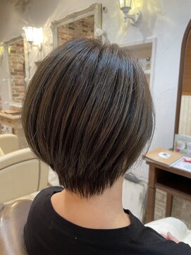 ヴィアンカ(Vianca) 【丸みショートボブ×オリーブグレージュ】/大人＠20代30代40代