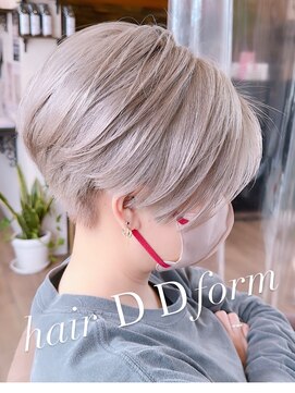 ディーディーフォルム(DD form) ダブルカラーで作るプラチナブロンドヘア