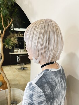 オブヘアーギンザ(Of HAIR GINZA) ホワイトカラー×レイヤーボブ