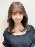 大人可愛い小顔ぱっつん前髪顔まわりカットミディアムレイヤー