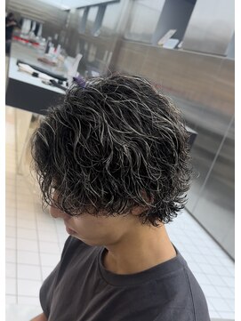 フィフス トウキョウ (fifth TOKYO) 渋谷波巻きパーマメンズカットセンターパートウルフマッシュ