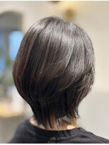 アンジー(Angee)&nbsp;後頭部に丸みと襟足の外ハネで立体感のある扱いやすいスタイルに