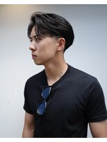 ゾーイボーイズ(ZOEY BOYZ)&nbsp;フェザーセンターパート × 刈り上げ