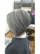 ヘアーアンドメイク ビディア(HAIR&MAKE BIDEA) アシメ前下がりショート