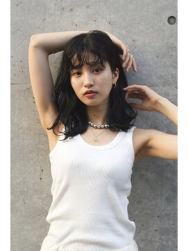 シーム(SEAM) 黒髪ミディ×リラックスウェーブ