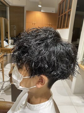 リボーン ビューティー リゾート 松戸店(re-born Beauty Resort) ウルフベリーショートカルマパーマアッシュブラック