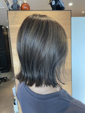 スーリール 伊都店(Sourire) カーキカラー　ぱつんとボブ