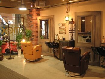 メンズサロン ヘアー マックス(Men's salon HAIR MAX)の写真/【堺東/銀座商店街】仕事帰りのひと時に最適！リラックス空間で心安らぐ時間をお楽しみください☆