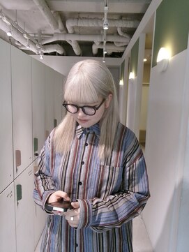 ムーム(Momb) ホワイトベージュ