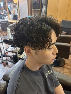 ヘアスペース エーアイアール(Hair Space A.I.R) センターパート×スパイラルパーマ