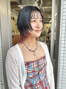 ロジェ(loje) 20代30代40代 ウルフショート/黒髪ピンクインナーデザインカラー