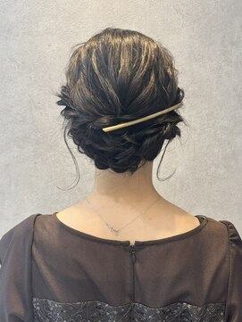 サークル(CIRCLES) すっきりシニヨンスタイル