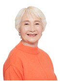 エレガントに白髪を楽しむ！大人世代のグレイシャスショート
