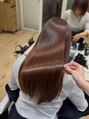 ボネッカ 鶴見(BONECCA)&nbsp;髪のうねりや広がりを抑えた自然な艶髪で、後ろ姿も美しく♪