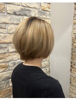 チェスト(CHEST) 丸みショートボブ