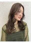 オリーブベージュ×カジュアルロングヘア