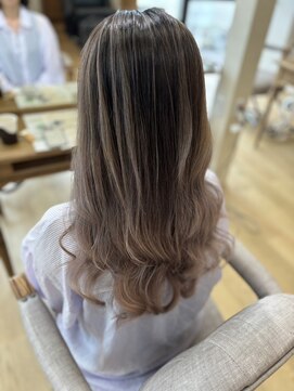 ミラシィ 成田(Mirashy) ハイライトで立体感をプラス♪