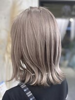 リア(riah) ダブルカラーミルクティーベージュレイヤーカット韓国ヘア