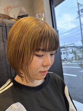 アチーブリス(achieve Liss) ハイトーンボブヘア×ブリーチカラー切りっぱなし20代30代40代