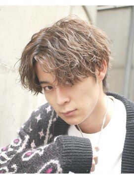 イーラ(era) センターパートパーマ/メンズ/刈り上げ/眉毛/ツイスト