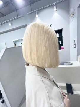 リグ 横浜(Lig.) ブリーチ抜きっぱなしブリーチダブルカラー切りっぱなしボブ横浜