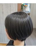 前下がりボブ。