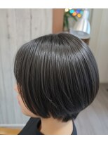 アントラージュ(entourage)&nbsp;前下がりボブ。