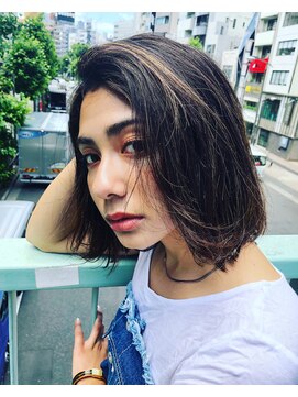 ビッケ(Vicke) アッシュグレージュ/暗髪ボブ