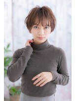 セミウェットな質感でつくる小顔マニッシュショート