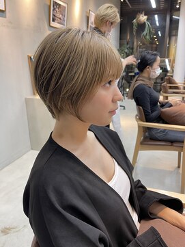 ミィ 浦和(mee) 【mee.】ヤジマ　丸みショート　ミルクティーベージュ