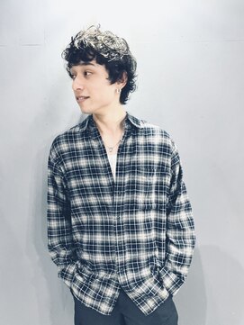 ベシドゥーズ(Besixdouze) 波巻きスパイラルパーマツイストスパイラルパーマメンズマッシュ