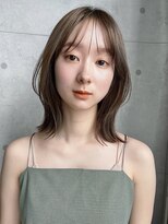 イメチェン ホワイトブロンド 外ハネボブ 美髪 ワイドバング