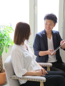 ファミーユ シュヴー(famille cheveux)の写真/髪質や骨格、雰囲気を見極め、あなたに最適なスタイルを提案♪似合せCUTで新しい自分に出会ってみませんか?