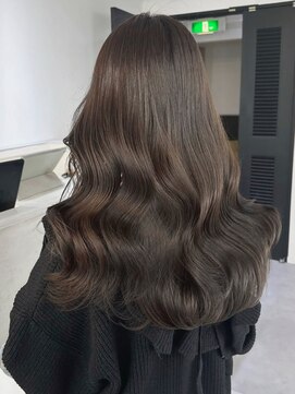 エル バイ アンキシム(elu by AHNKISM) 暗髪カラー/韓国風レイヤーカット顔まわり髪質改善