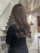 カミエ(kamie)&nbsp;透明感のあるグレージュロング×大人っぽいレイヤーカット
