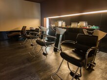 リラックスしてシャンプーの時間を過ごせる、落ち着いた空間