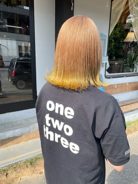 チャプター 問屋町(chapter) ケアブリーチミルクティーベージュイエロー裾カラー外はねボブ