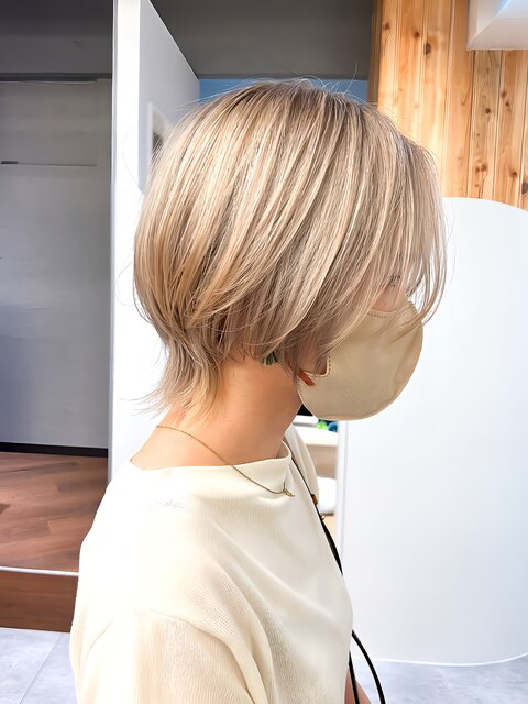 ハイトーンホワイトくすみグレージュショートヘアクールショート