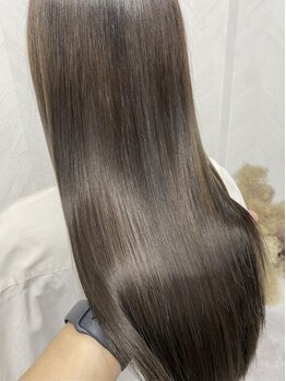 トイロ(toiro)の写真/髪の広がりやうねりを解消し、自然な仕上がりのストレートヘアが叶う☆指通り滑らかな柔らかな美髪へ♪