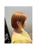 オレンジベージュ×ミニボブ