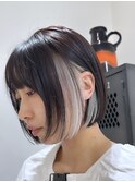 ホワイトイヤリングカラーインナーカラーミニボブブリーチカラー