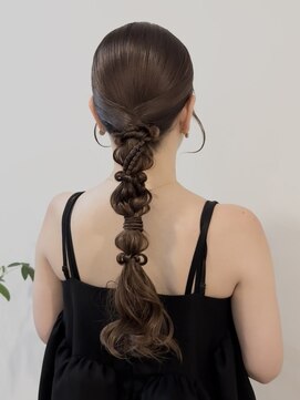 アヴェイル ヒロオ(a'vail Hiroo) 艶感上質なタイト編みおろしヘアアレンジ結婚式参列お呼ばれヘア