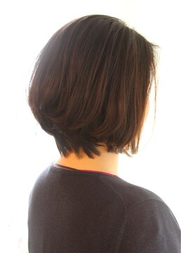 レウナ 外苑前(Reuna) 【３０代・４０代・５０代】シルエットが綺麗なナチュラルボブ